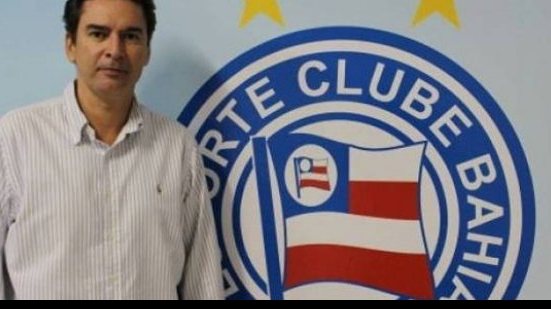 Imagem Na zona de rebaixamento, Santos tenta tirar diretor de futebol do Bahia
