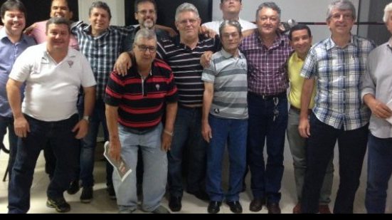 Imagem Presidente do Vitória se reúne com conselheiros para discutir o clube