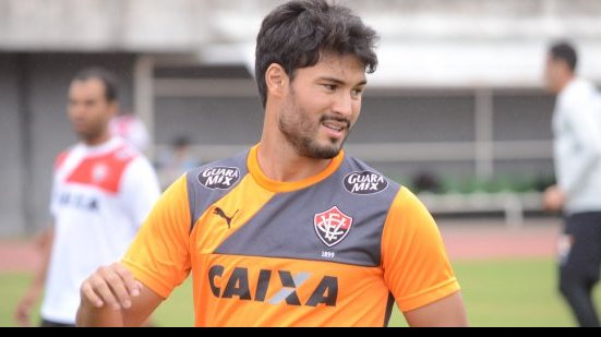 Imagem Pedro Ken lamenta ausência de Escudero no Vitória: jogador que faz muita falta