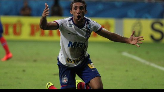 Imagem Vice-presidente detona arbitragem após pênalti não marcado em lateral do Bahia