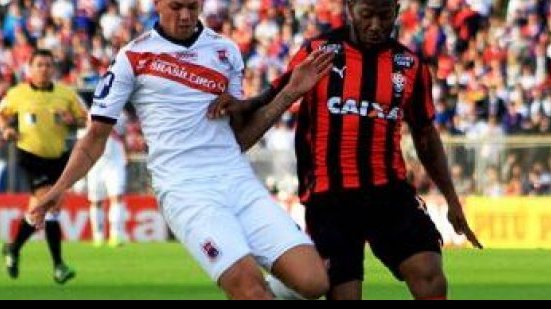 Imagem Amaral garante Vitória na briga pelo título da Série B 