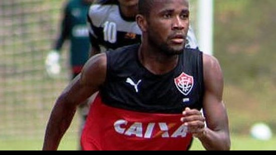Imagem Sem espaço no América-MG, atacante do Vitória é repassado para o Atlético-GO
