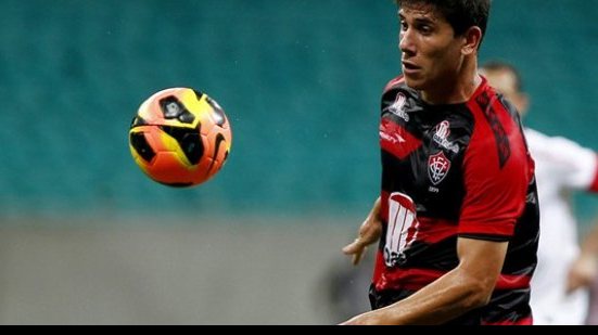 Imagem Atacante que decepcionou no Vitória é o novo reforço de clube da Série D