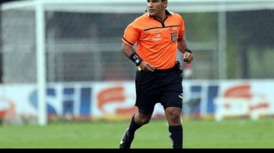 Imagem Árbitro vai comandar jogo do sub-20 e do profissional do Vitória na Série B