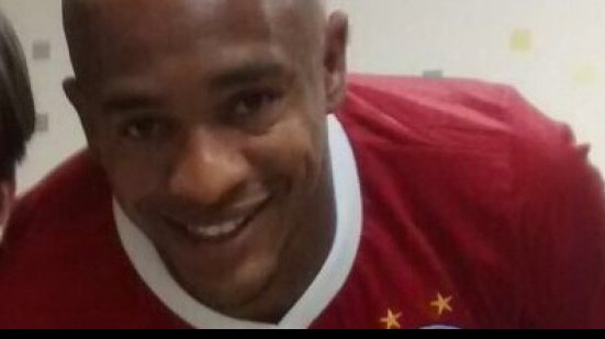 Imagem Sem acordo com clube árabe, Alexandro retorna à Salvador para fechar com o Bahia