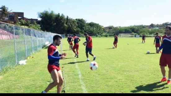 Imagem Elenco do Bahia que não viajou para Belém trabalha forte no Fazendão