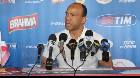 Imagem Comissão técnica do Bahia se envolve em briga com radialistas após derrota