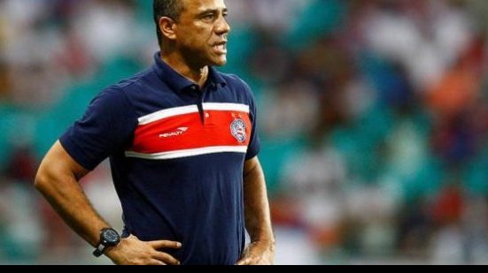 Imagem Técnico do Bahia detona juiz do jogo contra o Paysandu: absurdo o que ele fez