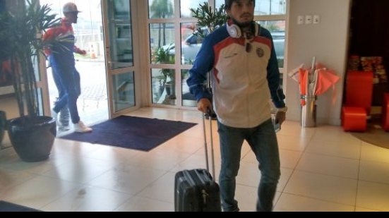 Imagem Após derrota para o Paysandu, delegação do Bahia chega em Porto Alegre