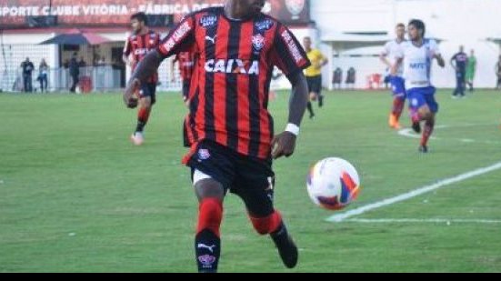 Imagem Podendo dormir na liderança, Vitória recebe CRB no Barradão