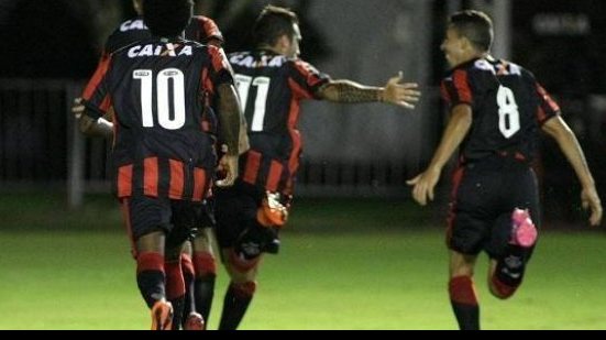 Imagem  Vitória vence o CRB e assume a liderança na Série B
