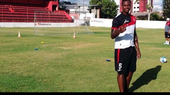 Imagem Ex-zagueiro do Campinense já treina no Fazendão e vai reforçar o Bahia