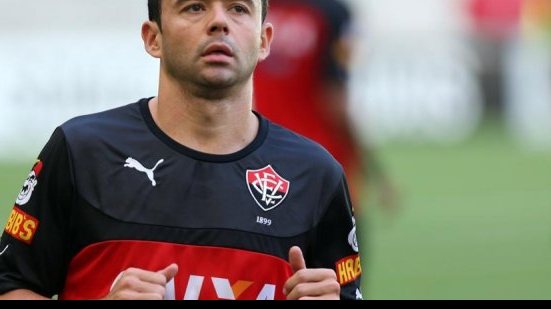 Imagem Ney Franco pede, Coritiba anuncia Henrique e está perto de ex-lateral do Vitória