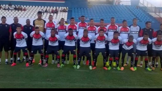 Imagem Vitória atropela time de Zico na Copa Internacional de Itumbiara