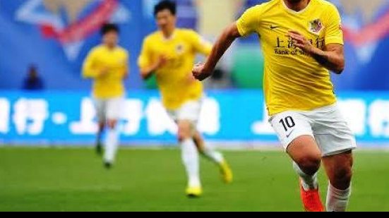 Imagem Infeliz na China, atacante Zé Love está sem clube e quer voltar ao Brasil