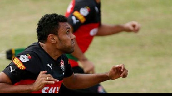 Imagem Mancini confirma Ednei como titular diante do Náutico e defende zagueiro