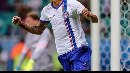 Imagem Kieza lamenta eliminação, mas comemora retorno aos gramados com gol