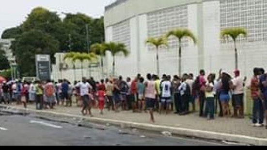 Imagem Bahia x Botafogo: torcida forma filas na Arena; 13 mil ingressos vendidos