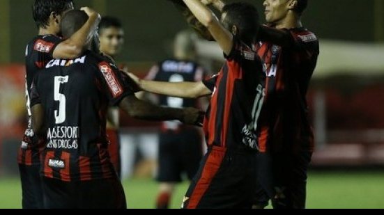Imagem Vitória enfrenta o Náutico em jogo de seis pontos na Arena Pernambuco