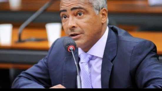 Imagem Romário parte pra cima da revista Veja: "cretina"