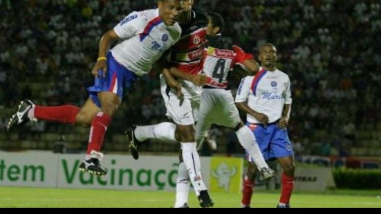Imagem Bahia x Santa Cruz: time coral leva vantagem nos duelos em Pernambuco