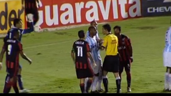 Imagem Vitória empata com o Macaé e perde chance de assumir a liderança