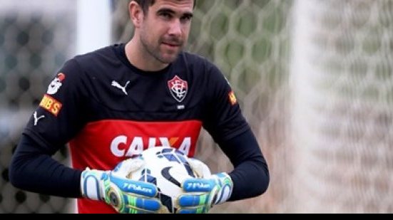 Imagem Exame não aponta lesão e Fernando Miguel pode voltar ao gol do Vitória