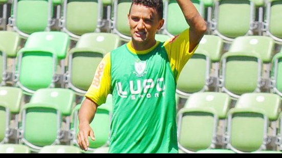 Imagem Suspenso, ex-Bahia desfalca o América-MG contra o Vitória