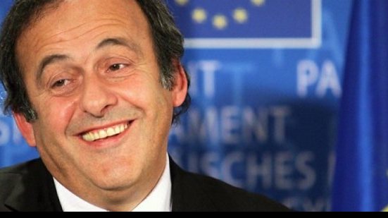 Imagem Michel Platini anuncia candidatura à presidência da Fifa