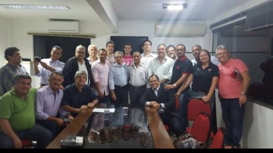 Imagem Grupo de conselheiros se reúne com presidente do Vitória