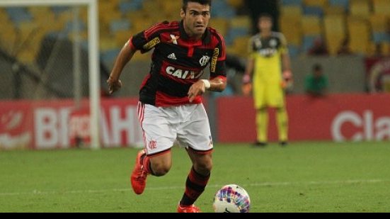 Imagem Em despedida, meia do Vitória diz que é flamenguista e que quer voltar ao clube