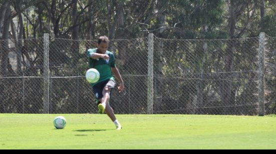 Imagem Experiente meia e atacante são vetados no América-MG para jogo com o Vitória