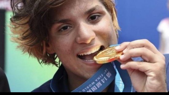Imagem Baiana vence nos 25km e conquista bi mundial em maratonas aquáticas