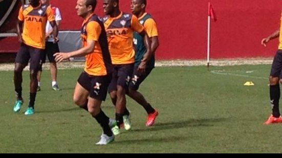 Imagem Mancini comanda coletivo e altera time titular do Vitória