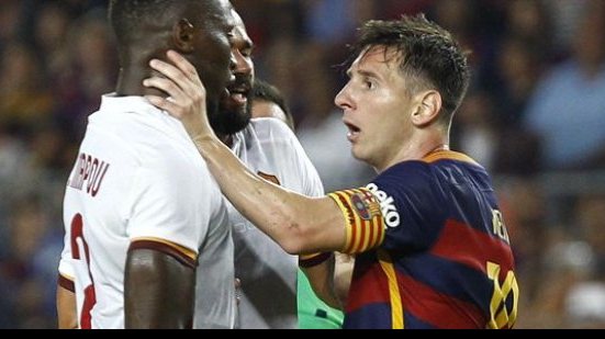 Imagem Vídeo: Messi perde a calma e dá cabeçada em adversário durante amistoso