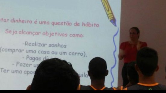 Imagem Palestra orienta garotos da divisão de base do Vitória a planejar finanças