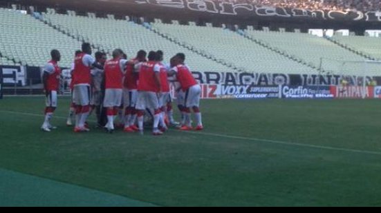 Imagem Vitória derrota o Ceará fora de casa e assume liderança da Série B