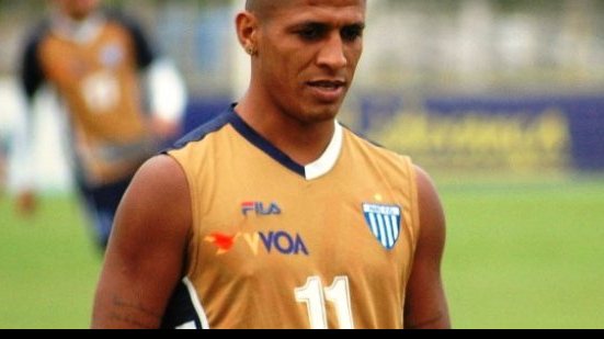 Imagem Ex-volante da dupla BaVi deixa o Avaí e pode reforçar equipe da Série B