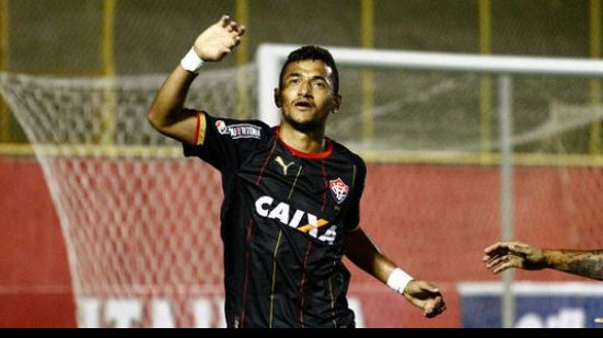 Imagem Caso Rogério: Náutico confirma acerto com São Paulo, mas Vitória nega saída