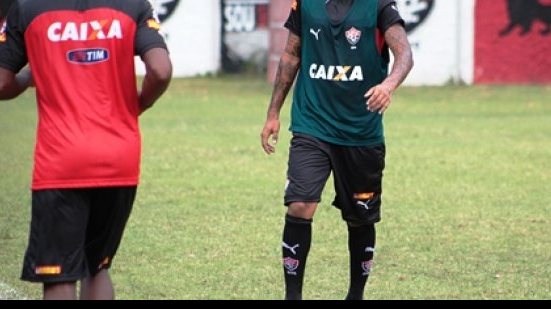 Imagem Suspenso do próximo jogo, Vander destaca elenco experiente do Vitória na Série B