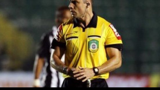 Imagem Vitória x Santa Cruz: árbitro gáucho comanda clássico nordestino