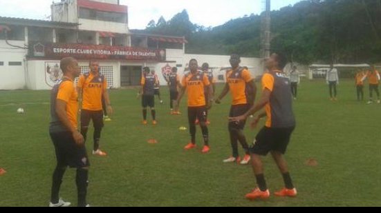 Imagem Com duas ausências, Vitória encerra preparação para duelo com o Santa