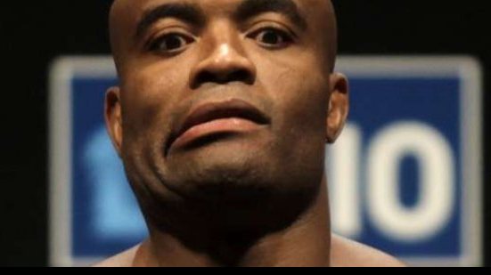 Imagem Anderson Silva pega um ano de suspensão e só volta a lutar em 2016
