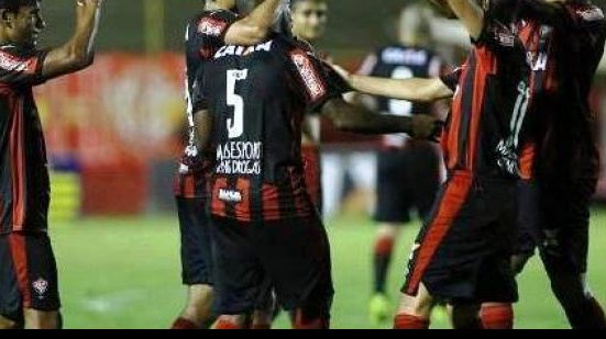 Imagem Na expectativa de Barradão cheio, Vitória e Santa Cruz fazem clássico nordestino