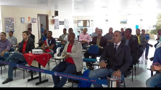 Imagem FBF reúne turma de árbitros do Intermunicipal para palestra