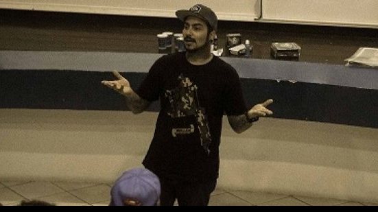 Imagem Tatuador faz palestra para atletas do Bahia sobre os riscos de fazer tatuagem
