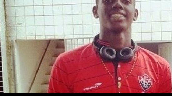 Imagem  Jovem goleiro do Vitória é promovido ao time profissional