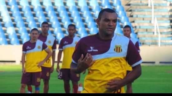 Imagem Ex-Bahia, Diones esquece desfalques quer usar fator casa para vencer o Vitória
