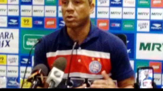 Imagem Sérgio Soares mostra irritação com Bahia no segundo tempo: precisamos ter calma