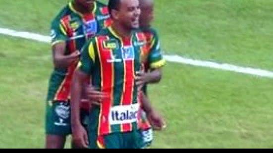 Imagem Confira o gol que deu o triunfo ao Sampaio Corrêa sobre o Vitória